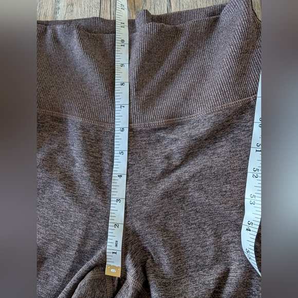 OFFLINE BY AERIE The Hugger Leggings High Rise Brown Ribbed Size Large Short - Picture 9 of 11